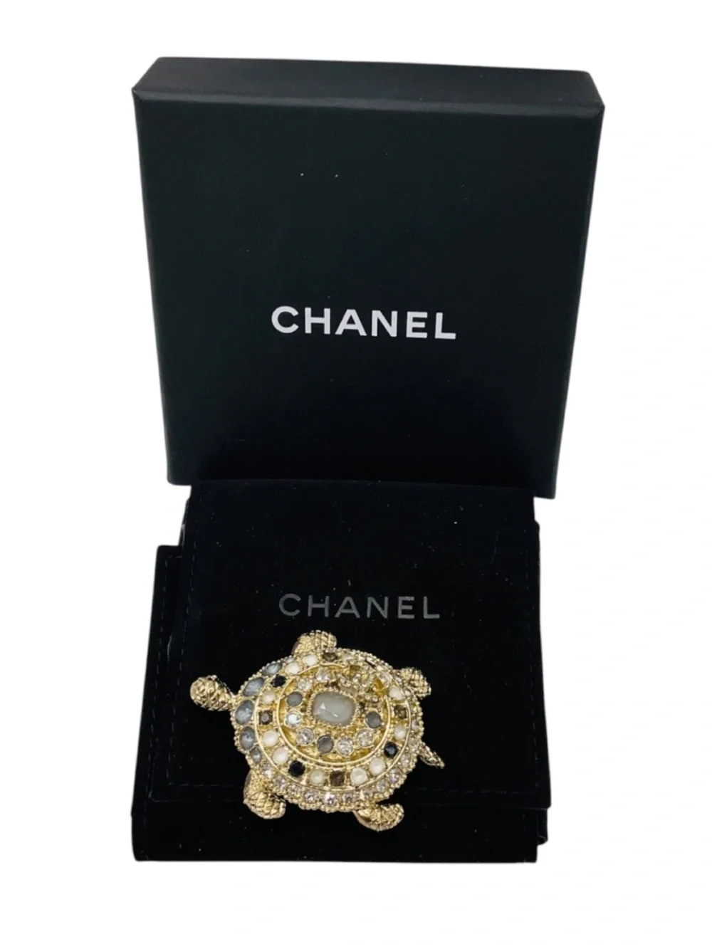 CHANEL 2019 CC LOGO STRASS CRYSTAL EMBELLISHED LIGHT GOLD TURTLE BROOCH